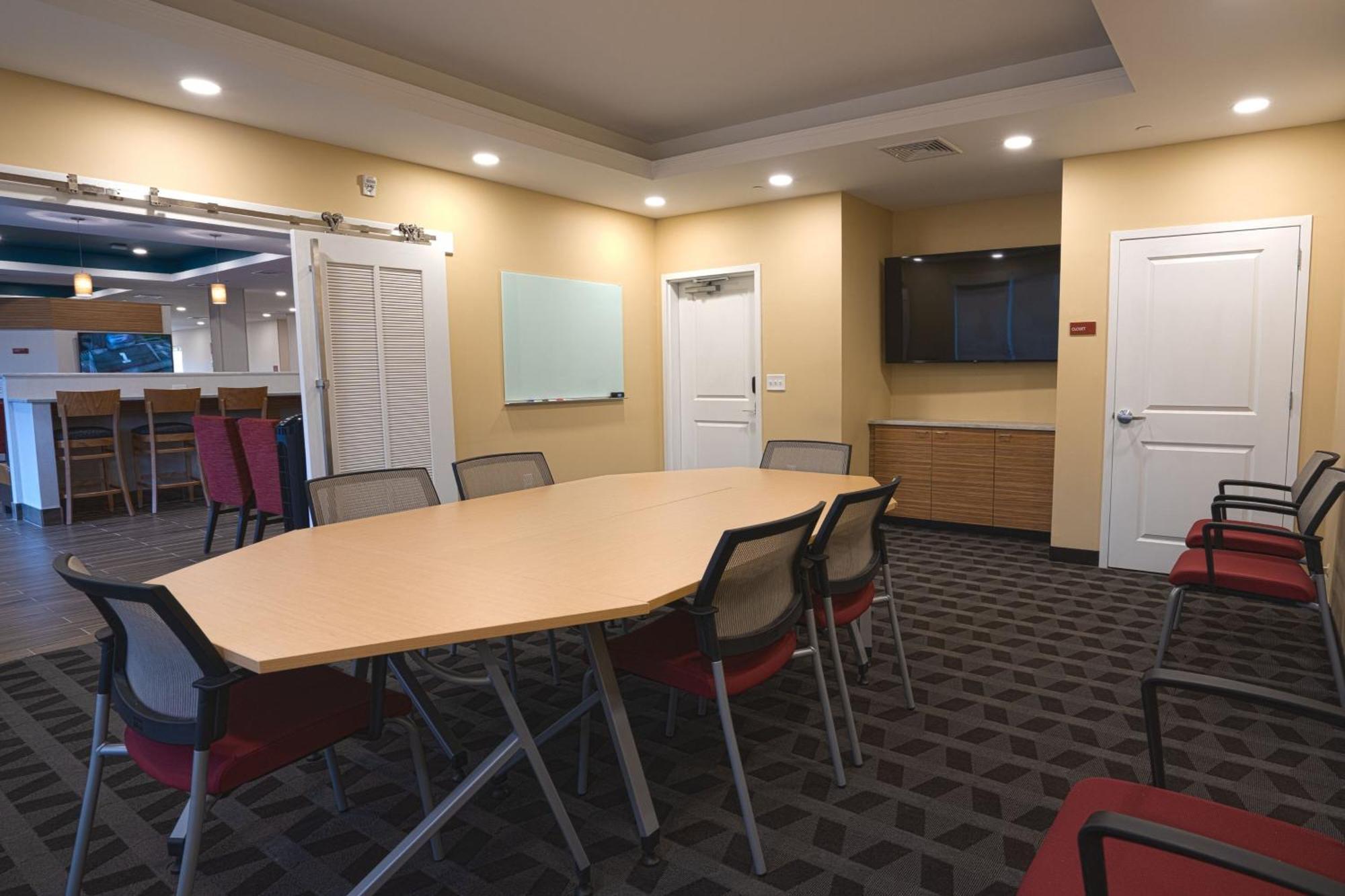 Towneplace Suites By Marriott Clinton Exterior photo