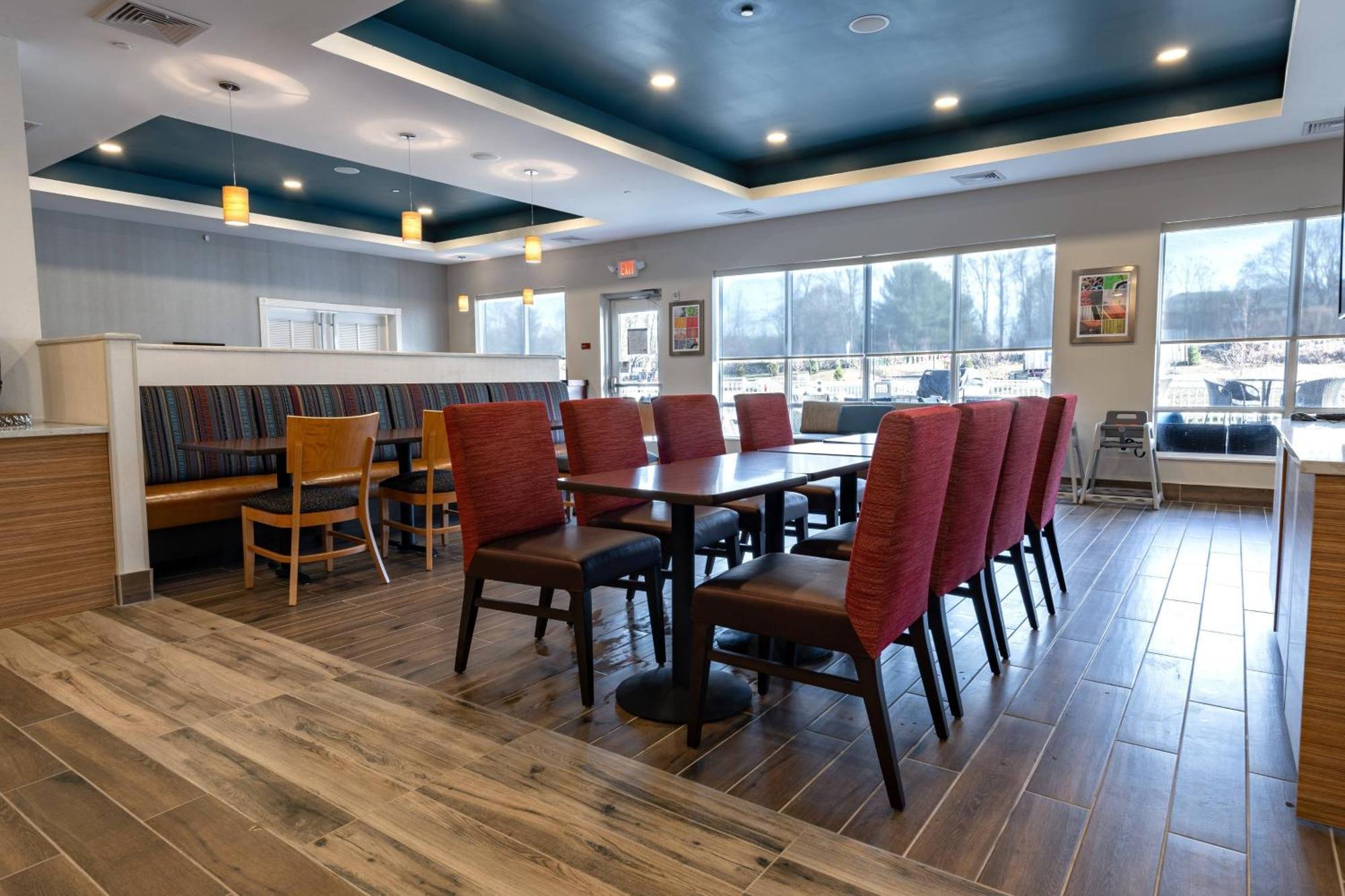 Towneplace Suites By Marriott Clinton Exterior photo